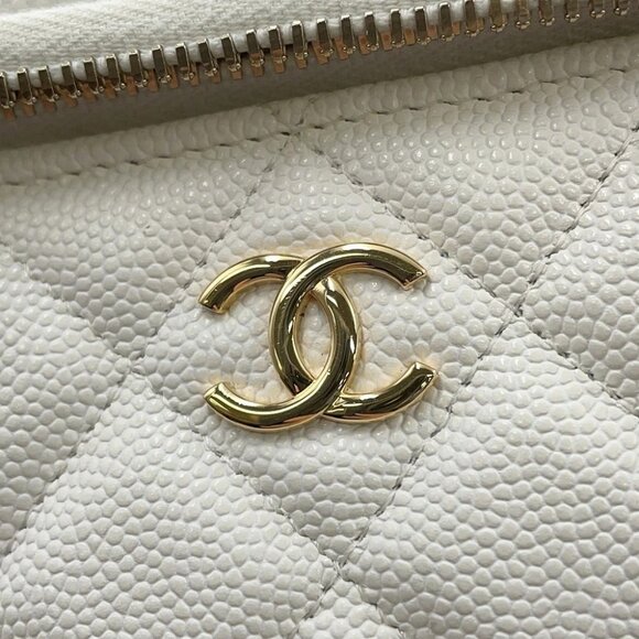 CHANEL Vanity ChainShoulder Bag Calfskin White - Picture 12 of 16